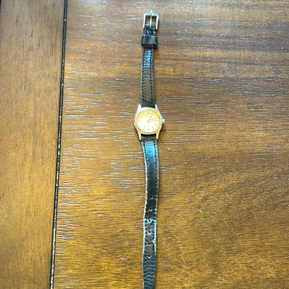 Girls tiny quartz watch.